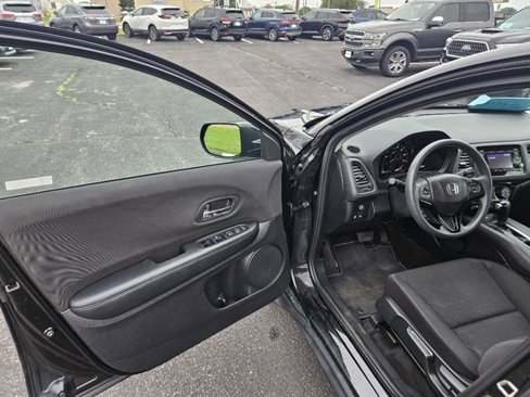 Used 2018 Honda HR-V LX image 10
