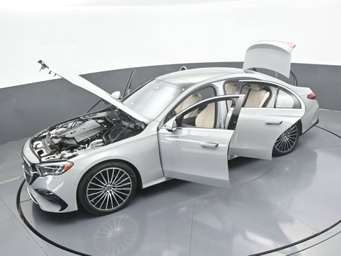 Used 2025 Mercedes-Benz E 350 Sedan image 75