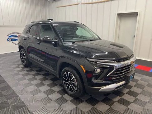 Used 2025 Chevrolet TrailBlazer LT image 2