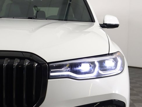 Used 2022 BMW X7 M50i image 19
