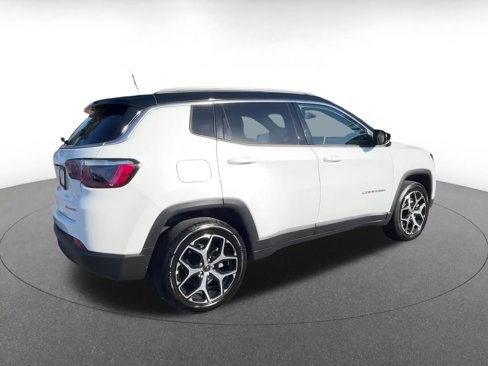 Used 2025 Jeep Compass Limited image 12