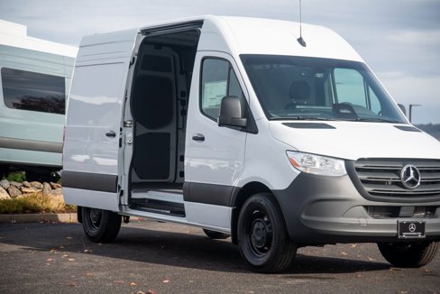 Used 2025 Mercedes-Benz Sprinter 2500 image 8