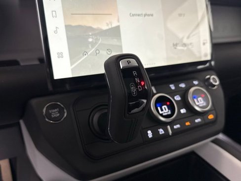 New 2026 Land Rover Defender 110 S image 32