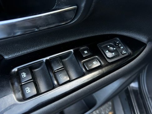 Used 2017 Mitsubishi Outlander SEL image 12