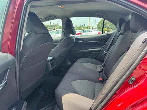 Used 2019 Toyota Camry LE image 8