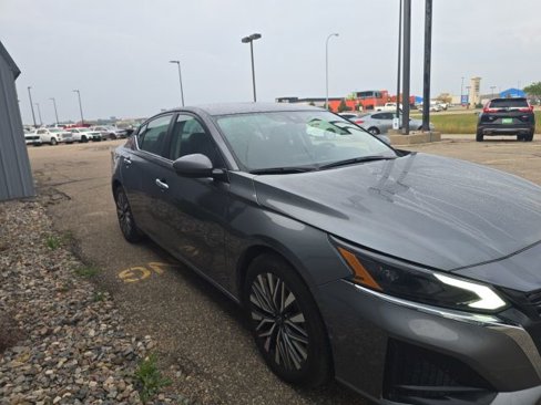 Used 2023 Nissan Altima 2.5 SV image 4