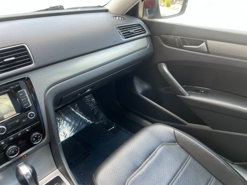 Used 2014 Volkswagen Passat 1.8T SE image 21