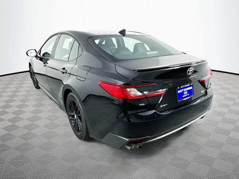 Used 2025 Toyota Camry SE image 7
