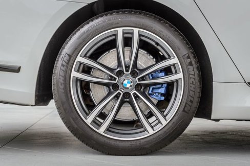 Used 2021 BMW 740i xDrive w/ M Sport Package image 15