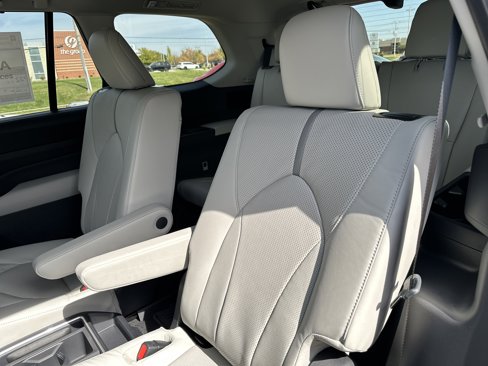 New 2026 Toyota Grand Highlander Platinum image 8