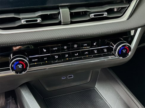 New 2025 Chevrolet Equinox LT w/ Convenience Package II image 17