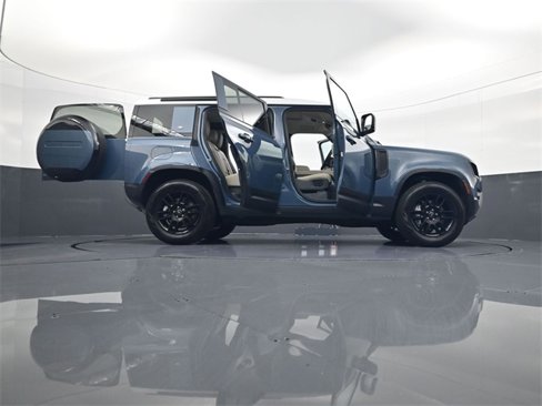 Used 2024 Land Rover Defender 110 S image 33