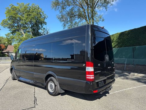 Used 2017 Mercedes-Benz Sprinter 2500 image 5