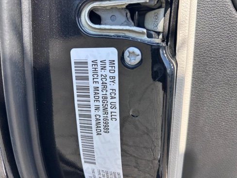 Used 2022 Chrysler Pacifica Touring-L image 24
