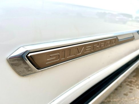 Used 2022 Chevrolet Silverado 1500 High Country w/ Technology Package image 13