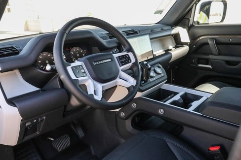 New 2025 Land Rover Defender 110 X-Dynamic SE image 18