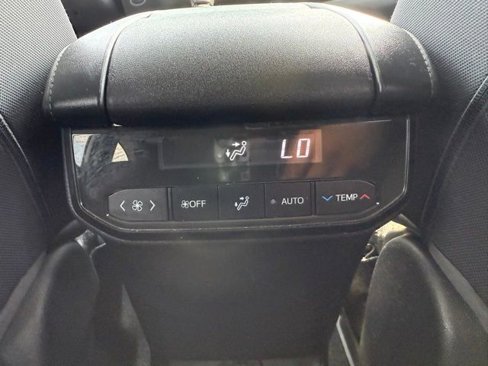 Used 2022 Toyota Highlander L image 33