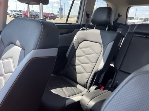 Used 2024 Volkswagen Atlas Peak Edition SEL image 12