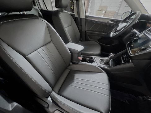 Used 2023 Volkswagen Tiguan SE image 31