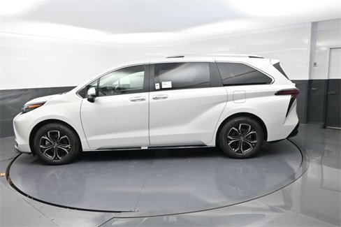New 2025 Toyota Sienna Platinum image 4