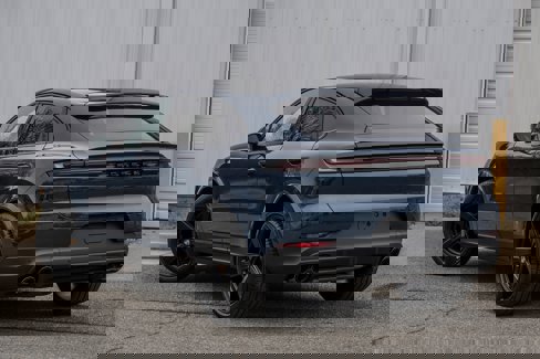 New 2025 Porsche Cayenne Coupe image 3
