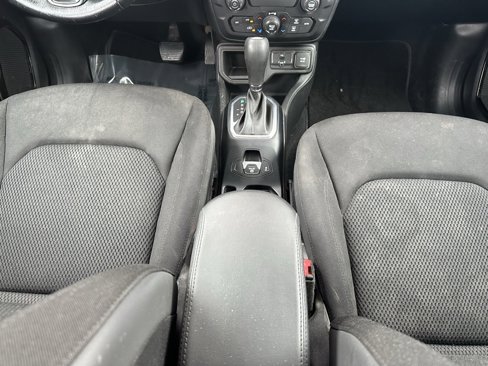 Used 2018 Jeep Renegade Altitude w/ Popular Equipment Group image 22