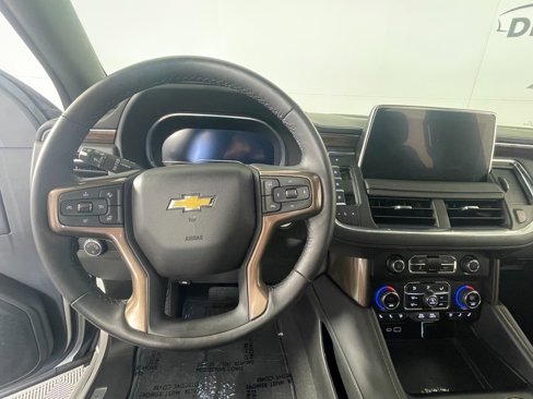 Used 2023 Chevrolet Suburban High Country image 14