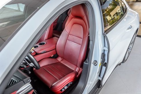 Used 2020 Porsche Panamera image 36