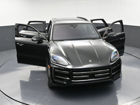 New 2025 Porsche Cayenne Turbo image 35