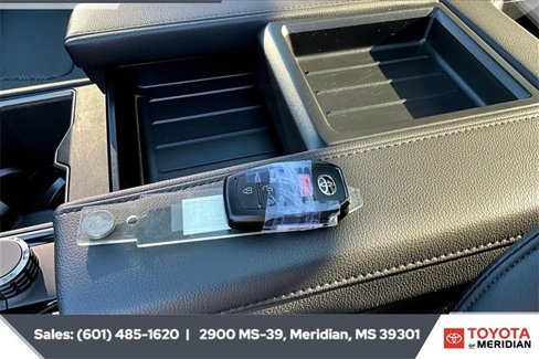 Used 2024 Toyota Tundra Limited w/ Power Package image 9