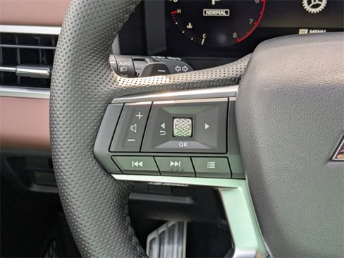 New 2025 Mitsubishi Outlander SEL image 17