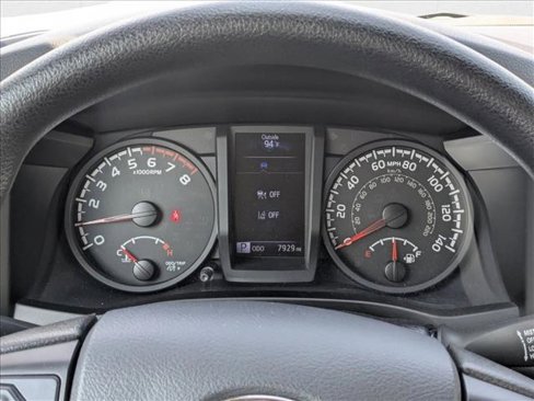 Used 2018 Toyota Tacoma SR image 10