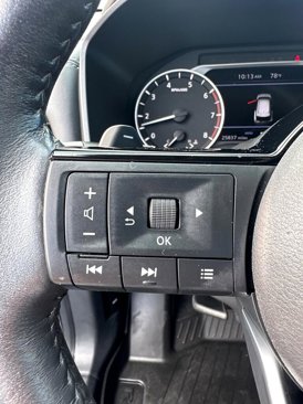 Used 2023 Nissan Rogue SV image 13