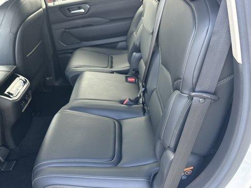 New 2026 Nissan Armada SV image 12