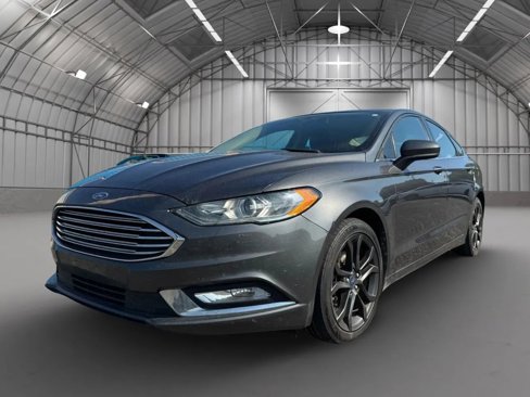 Used 2018 Ford Fusion SE w/ Equipment Group 201A image 12