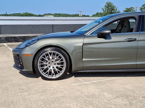 New 2025 Porsche Panamera 4 image 8