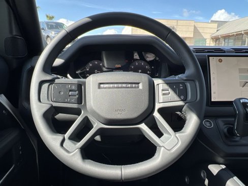New 2025 Land Rover Defender 110 S image 31