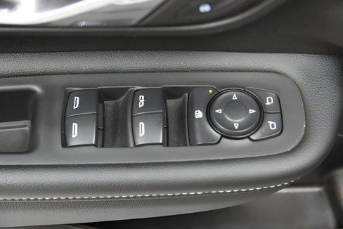 Used 2024 GMC Terrain SLE image 17