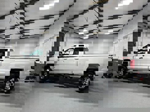 Used 2019 Chevrolet Silverado 2500 W/T image 9