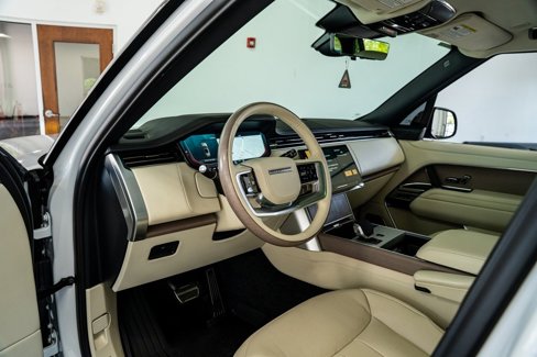 Used 2025 Land Rover Range Rover Long Wheelbase Autobiography image 33