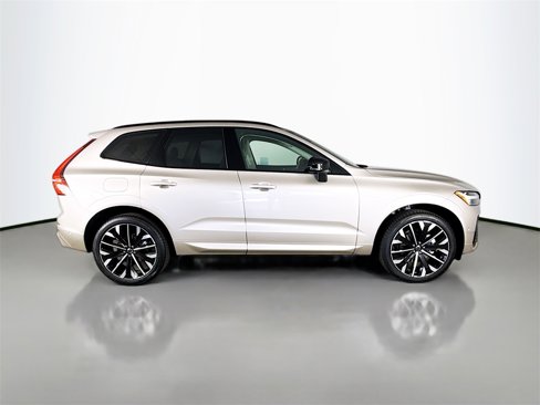 New 2026 Volvo XC60 B5 Ultra w/ Protection Package image 8