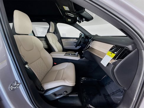 New 2026 Volvo XC90 B6 Plus w/ Protection Package Premier image 31