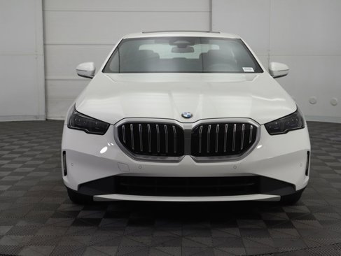 Used 2025 BMW 530i w/ Premium Package image 2