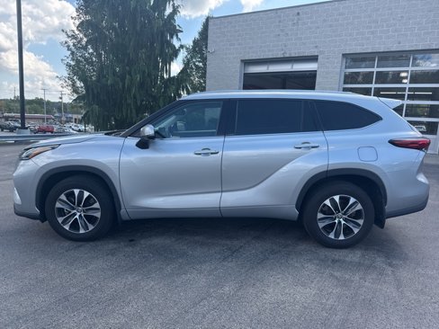 Used 2021 Toyota Highlander XLE image 6