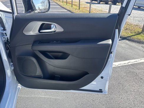 New 2025 Chrysler Voyager LX image 9