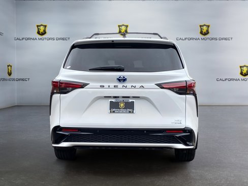 Used 2024 Toyota Sienna XSE image 6