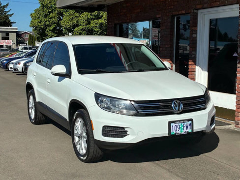 Used 2017 Volkswagen Tiguan Limited w/ Alloy Wheels Package image 1