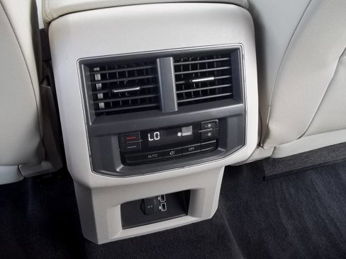 Used 2018 Volkswagen Atlas SE image 25