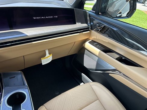 New 2026 Cadillac Escalade IQ Luxury 2 image 16