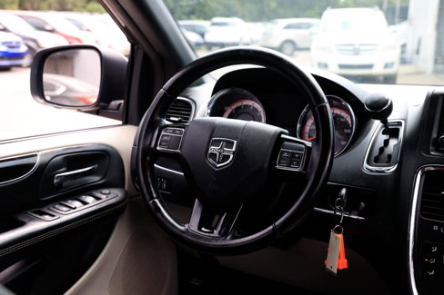 Used 2020 Dodge Grand Caravan SXT image 29